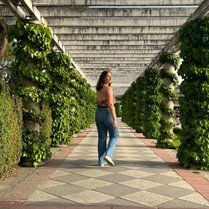 Meet your Posher, Adina